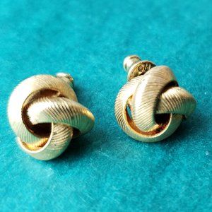 2/10$ Vintage gold tone know earrings
